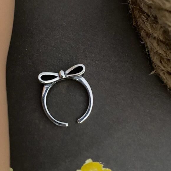 Sterling Silver Bow Toe Ring Midi Ring - Picture 4 of 4